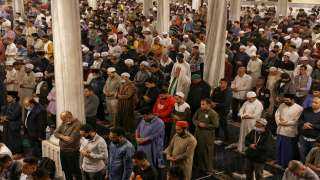 صلاة التراويح.. هل الأفضل أدؤها في المسجد أم المنزل؟