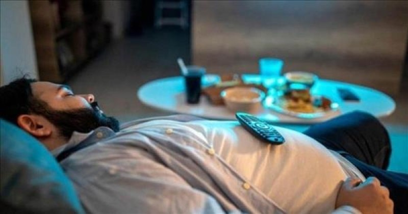 سبب الخمول والتعب بعد الإفطار في رمضان.. طريقة صحية لكسر الصيام