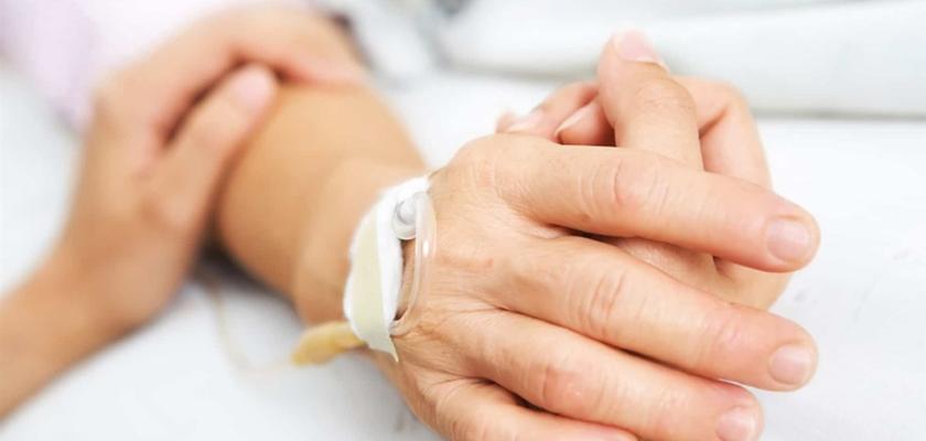 هل يجوز للمريض المزمن الإفطار في رمضان والتصدق عن الأيام؟