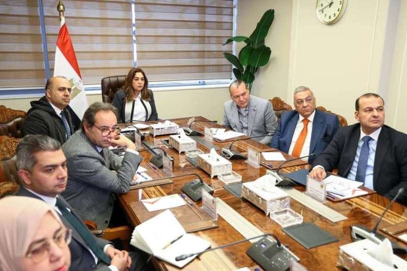 د. منال عوض تبحث خطط تكامل المشروعات وتوطين استراتيجية المناخ لتعزيز التنمية المستدامة بالمحافظات