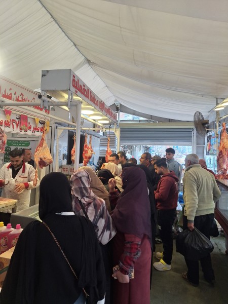 يتابع المحافظ عن المعرض الدائم للسلع الغذائية بحي شرق المنصورة