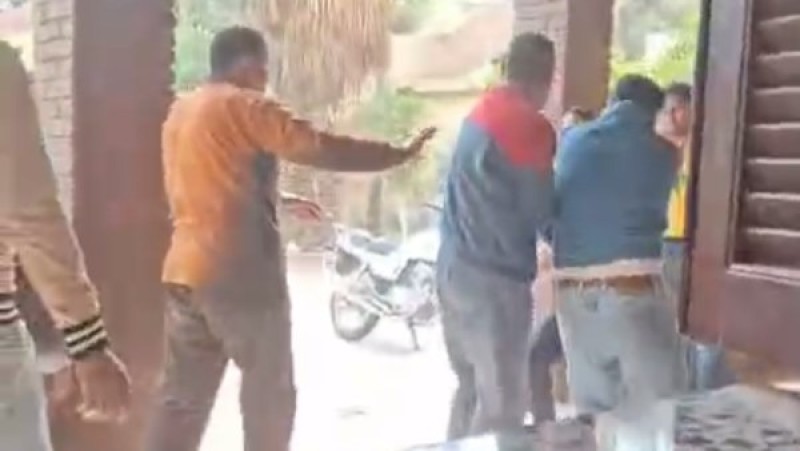 أسرة مريض تعتدي علي الطاقم الطبي بوحدة قرية ميت عساس الصحية بالغربية