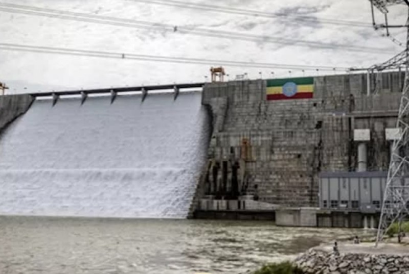 ”شراقي”: تشققات وهبوط أرضي بسد النهضة وزيادة الزلازل لـ ٢٦٠ سنوياً تثير مخاوف من كارثة كبرى بدول المصب