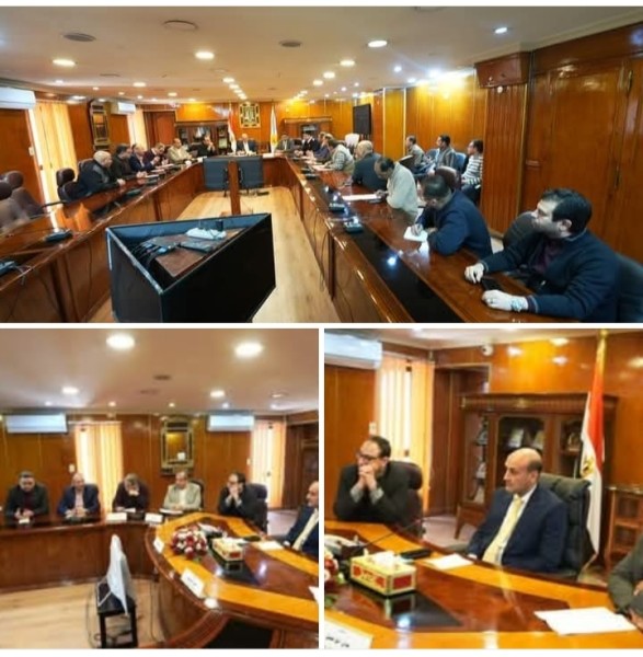 محافظ أسيوط يعقد اجتماعًا لبحث آليات التخطيط المروري وتطوير وتجميل الشوارع والميادين