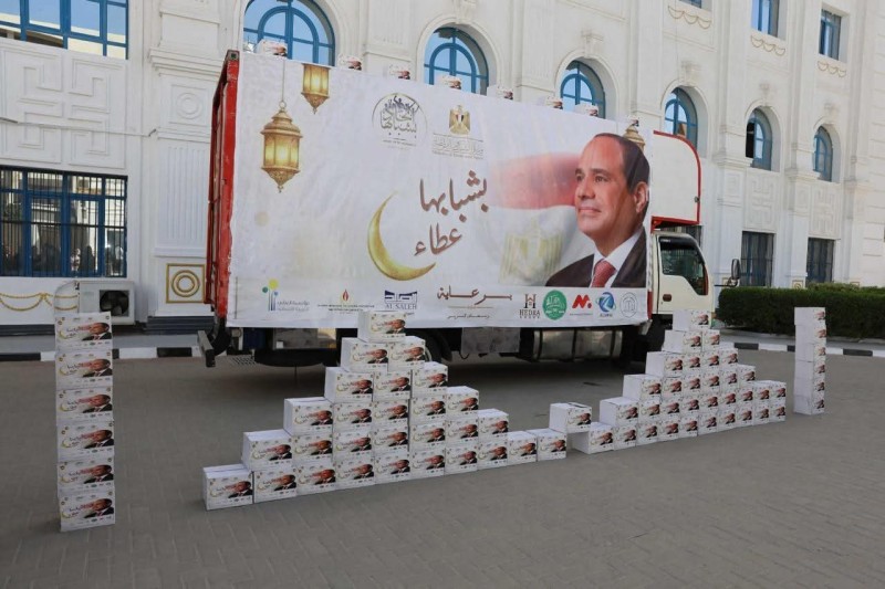 محافظ المنيا يتفقد قوافل «بشبابها عطاء» لدعم الأسر الأولى بالرعاية بـ١٠٠٠ كرتونة مواد غذائية