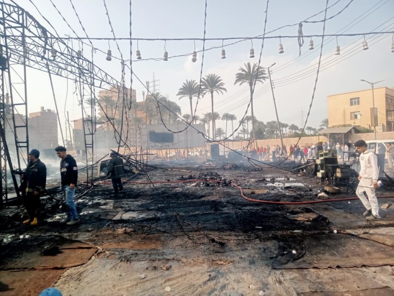 السيطرة على حريق بالخيمة الرمضانية بالمنصورة أمام بوابة توشكي دون خسائر بشرية