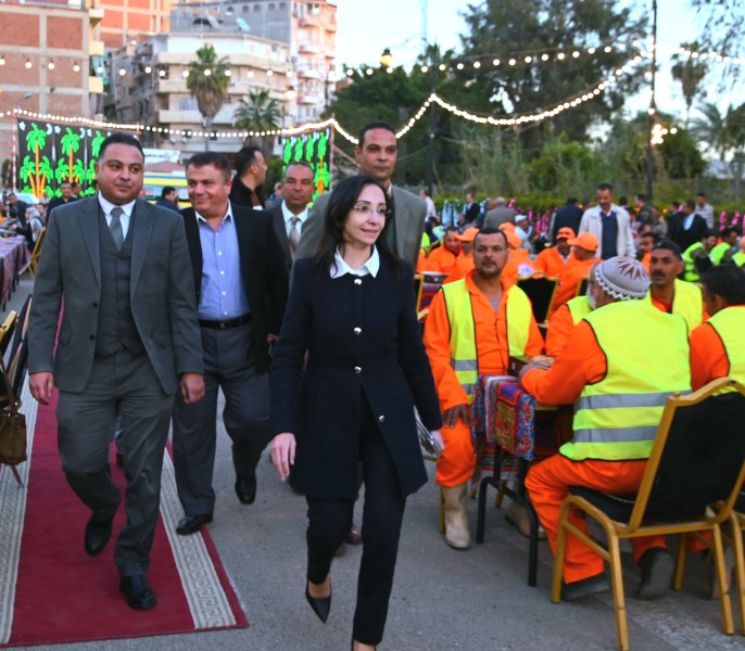 محافظ البحيرة تشارك 1000 عامل نظافة حفل الإفطار الجماعي