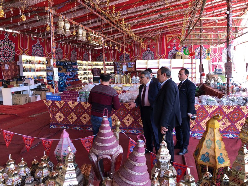 محافظ الدقهلية يتفقد الخيمة الرمضانية بنهاية شارع الجيش ويوجه بتطبيق اشتراطات الحماية المدنية