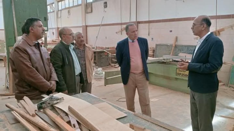 وكيل وزارة التعليم بأسيوط يتفقد فعاليات مبادرة ” تدوير الرواكد ” بمدرستى الميكانيكية والزخرفية بحى غرب