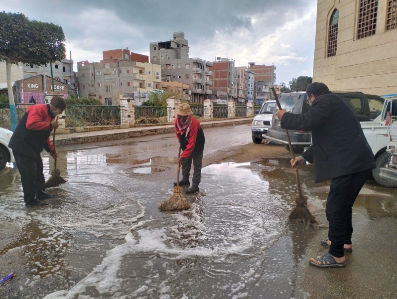 محافظ الدقهلية يتابع جهود الوحدات المحلية في رفع تجمعات مياه الأمطار