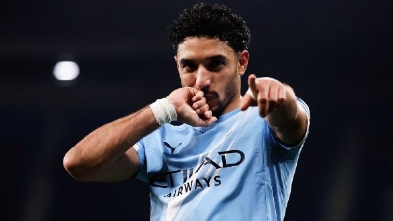 برشلونة يضع عمر مرموش كخيار بديل بجانب ألفاريز وهالاند في الصيف المقبل