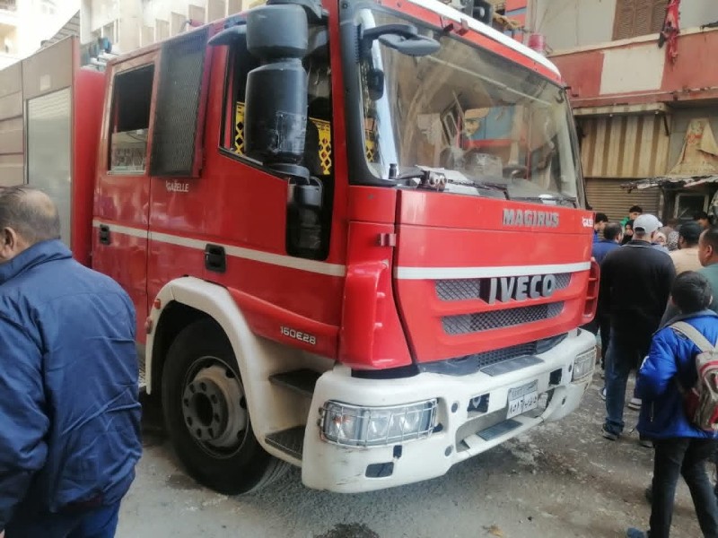 حريق وإصـابـة ٤ أشخاص في حـريــق ”كسـارة أعلاف” بالمنزلة بالدقهلية .. والحـماية المـدنية سيطرت على النـيران