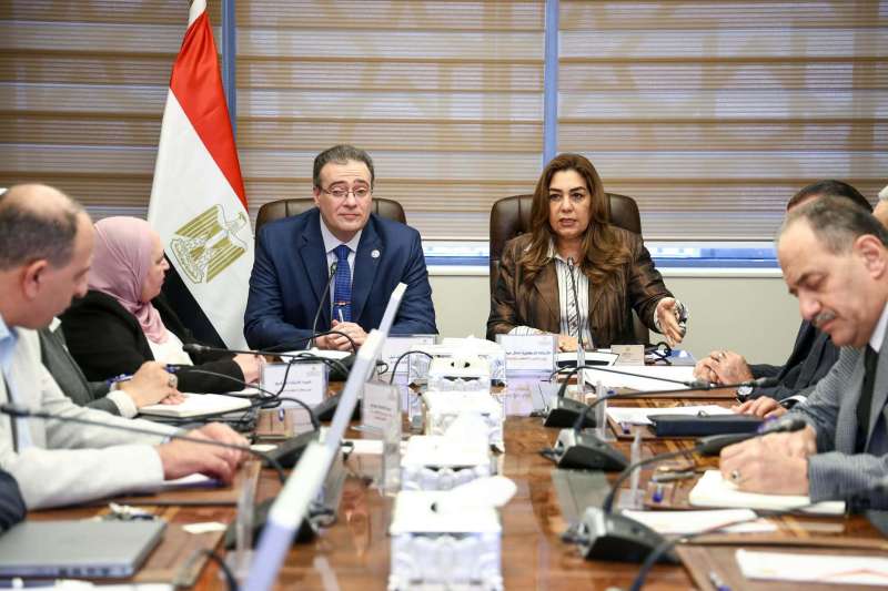 د. منال عوض تبحث مع رئيس الجهاز المركزي للتنظيم والإدارة تعديلات الهياكل التنظيمية بالوزارة