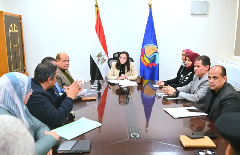 محافظ البحيرة تعقد اجتماعًا لمتابعة مشروع تطوير وتنمية مدينة رشيد