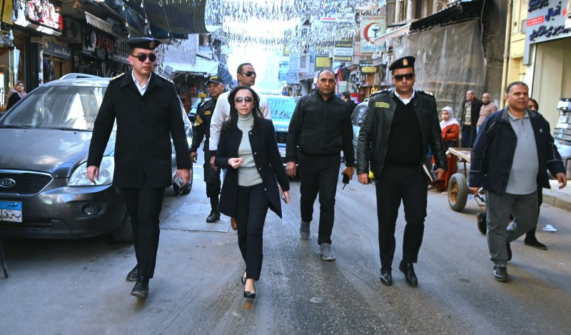 محافظ البحيرة تتفقد أعمال توسعة وتطوير المحاور المرورية بمنطقة ميدان المحطة بدمنهور