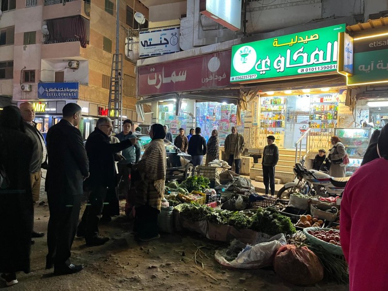 محافظ الدقهلية في جولة ليلية بشوارع المنصورة لمتابعة النظافة والحركة المرورية ورفع الإشغالات