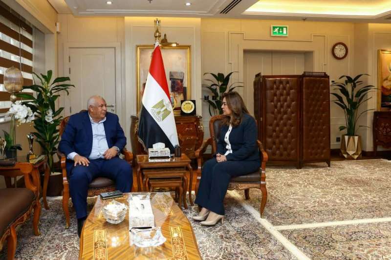 د. منال عوض تتابع مع محافظ مطروح عدداً من الملفات الخدمية و تنفيذ المشروعات التنموية بالمحافظة