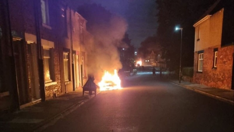 مجهولون يضرمون النيران في معرض ألوميتال شهير بالمحلة.. والأمن يلاحق المتهمين