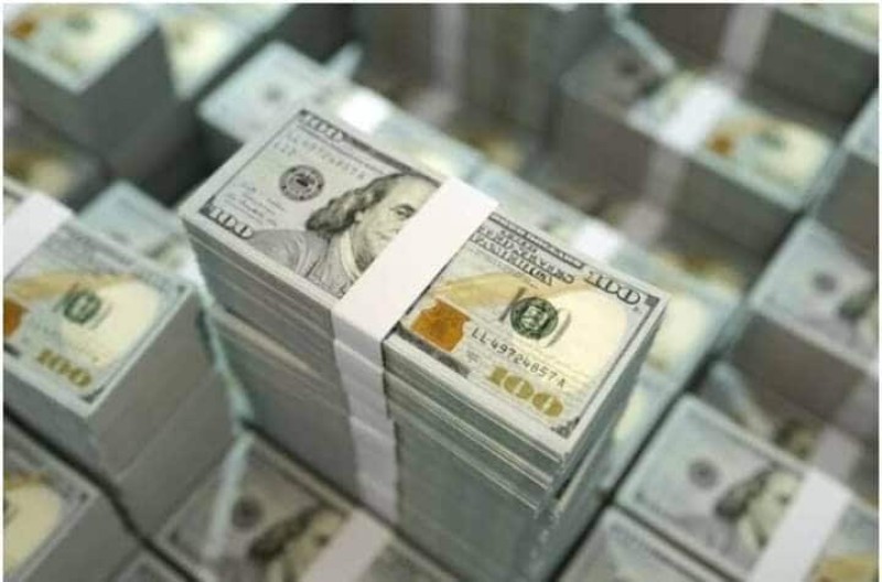 الدولار يقفز ويقترب من حاجز الـ 50 جنيهاً في منتصف تعاملات الثلاثاء