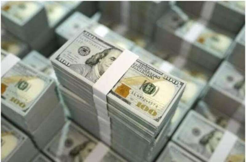 الدولار يقفز ويقترب من حاجز الـ 50 جنيهاً في منتصف تعاملات الثلاثاء