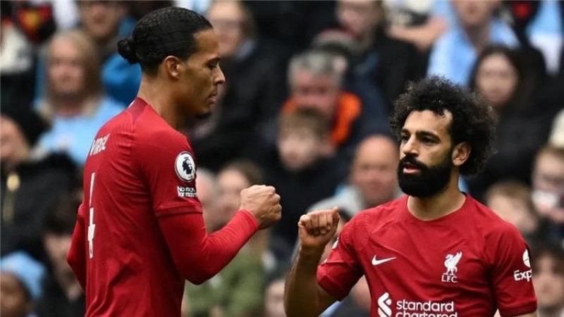 نجم ليفربول السابق يهاجم فان دايك وصلاح بعد الهزيمة أمام وولفرهامبتون