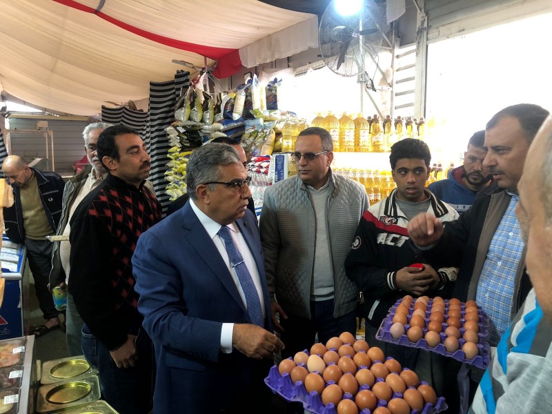 محافظ الدقهلية يتفقد المعرض الدائم للسلع الغذائية ومنفذ بيع الخبز بقناة السويس لمتابعة الأسعار وتوافر السلع وانتظام التوزيع