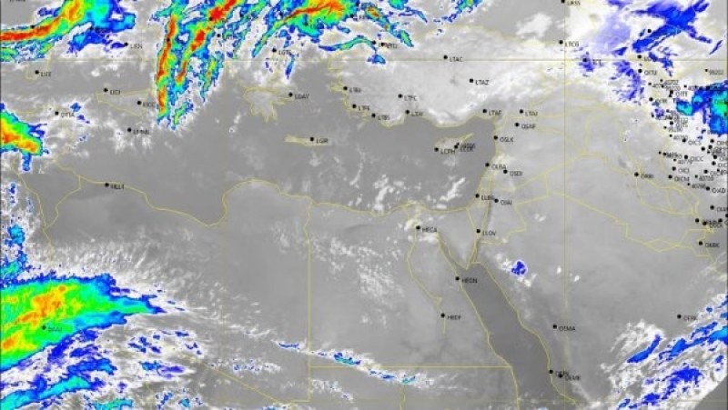 طقس الجمعة.. استقرار جوي و”ضباب” يحجب الرؤية صباحاً على هذه المناطق