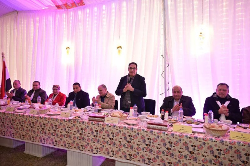 مشاركة رئيس جامعة القاهرة طلاب جامعة القاهرة الاهلية والفرع الدولي مائدة السحور ويؤكد أهمية التواصل المباشر مع الطلاب