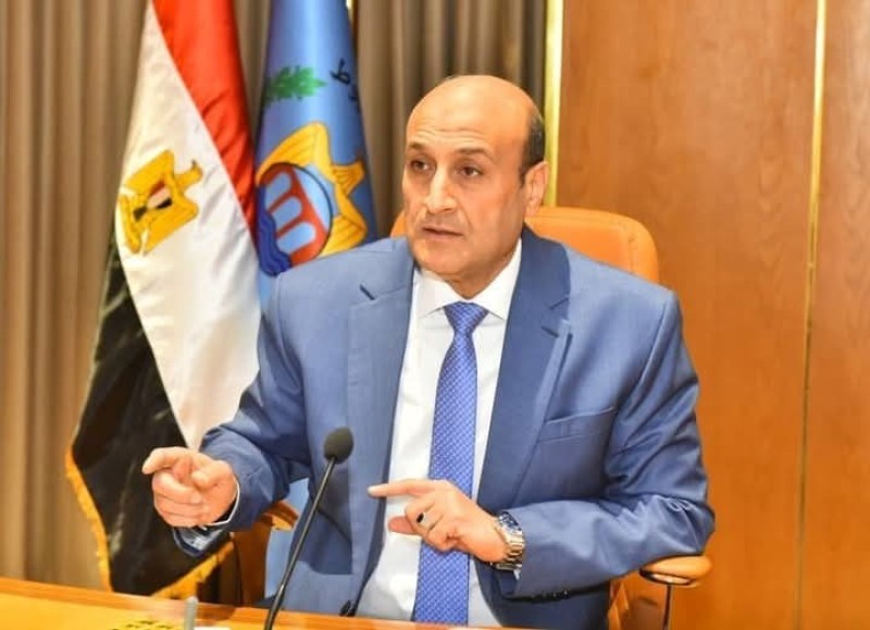 محافظ أسيوط يقرر تشكيل لجنة لمراجعة تراخيص المحلات والمطاعم والإعلانات عقب حريق محل بميدان المحطة