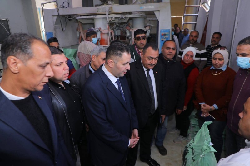 محافظ دمياط يجرى جولة ميدانية استهلها بتفقد فرع شركة تجارة الجملة دمياط ودلتا ماركت للتأكد من توافر السلع التموينية والاستراتيجية