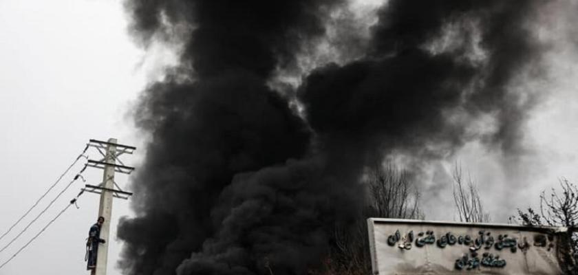 «مطر أسود» فوق طهران بعد ضربات للاحتلال على مواقع نفطية