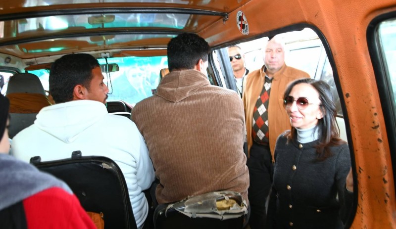 محافظ البحيرة تتابع تطبيق التعريفة الجديدة ميدانيًا بمجمع مواقف دمنهور