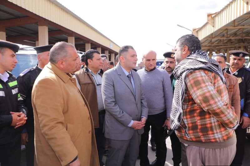 محافظ دمياط يتفقد عدد من مواقف سيارات الأجرة ويؤكد على الالتزام بالتعريفة المقررة