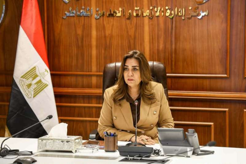 وزيرة التنمية المحلية والبيئة تتابع مع المحافظين إقرار تعريفة الركوب الجديدة عقب زيادة أسعار الوقود