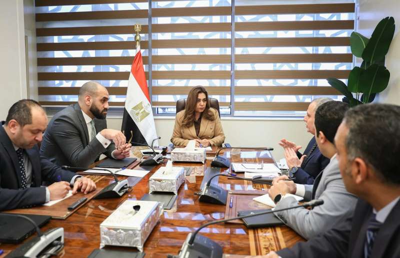وزيرة التنمية المحلية والبيئة تتابع جهود تطوير و رقمنة بعض الخدمات المقدمة للمواطنين بالمحافظات
