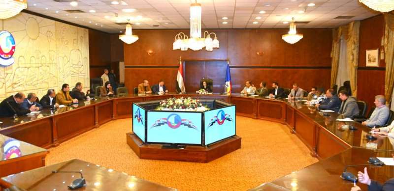 محافظ البحيرة تعقد لقاءً موسعًا مع الصحفيين ومراسلي الصحف لاستعراض جهود المحافظة وخطط العمل خلال المرحلة المقبلة