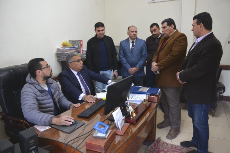 محافظ الدقهلية يتفقد إدارات الديوان العام لمتابعة انتظام العمل بملفات التصالح وتقنين أملاك الدولة والمتغيرات المكانية