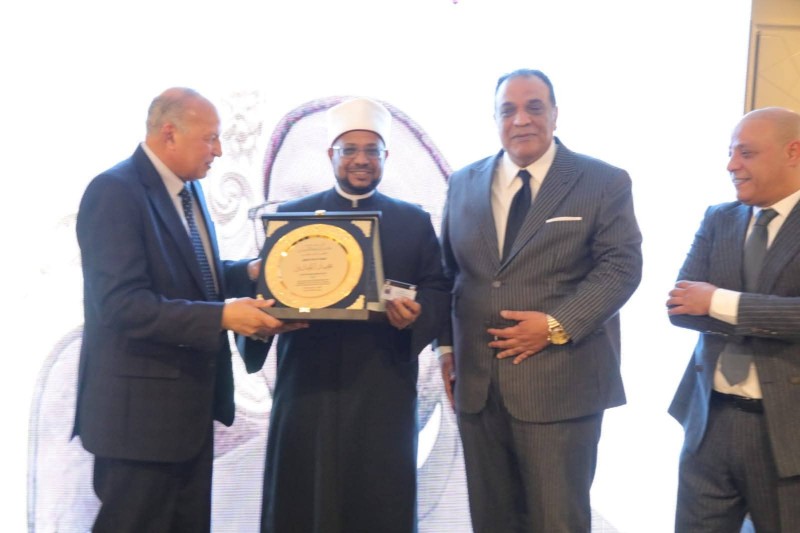 أمين ”البحوث الإسلامية” يُمنح العضوية الفخرية لنادي القضاة ويؤكد: العدالة قيمة أصيلة في الشريعة الإسلامية