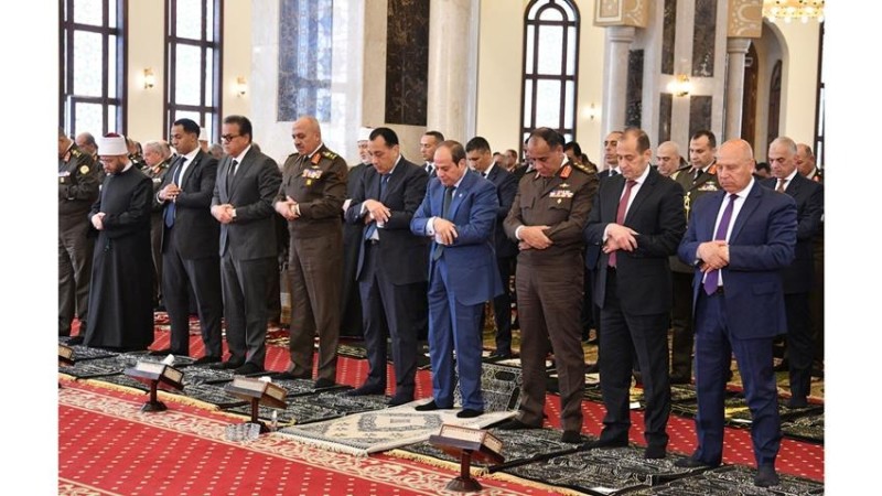 السيسي يؤدي صلاة الجمعة بمسجد المشير طنطاوي