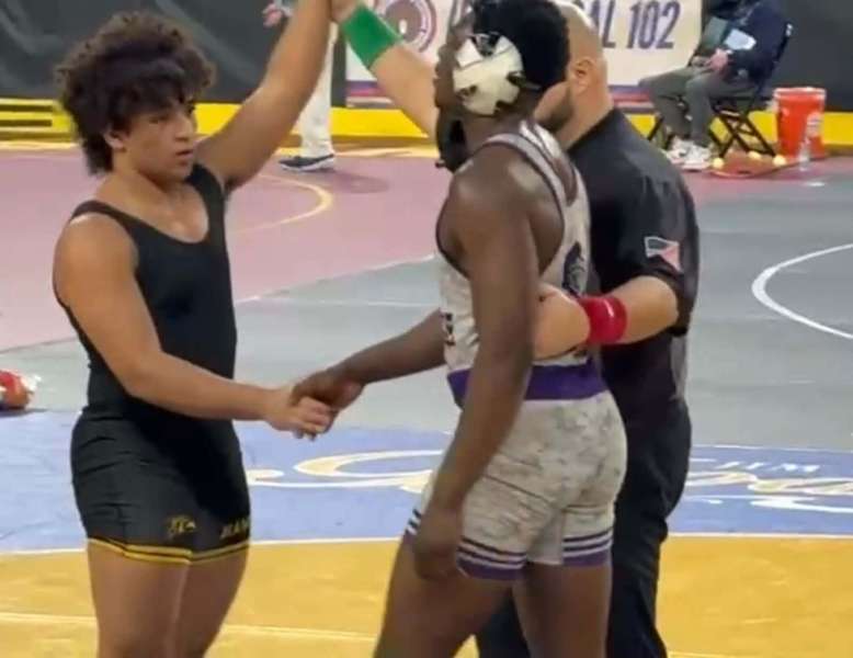 رغم إصابة المصارع يوسف إبراهيم البطل المصري يفوز ويصعد إلى دور الـ 16 ببطولة نيوجيرسي.