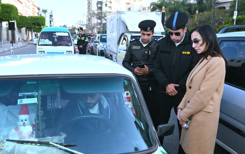 محافظ البحيرة تقود حملة مكبرة لضبط مخالفات التاكسي والسيرفيس بدمنهور