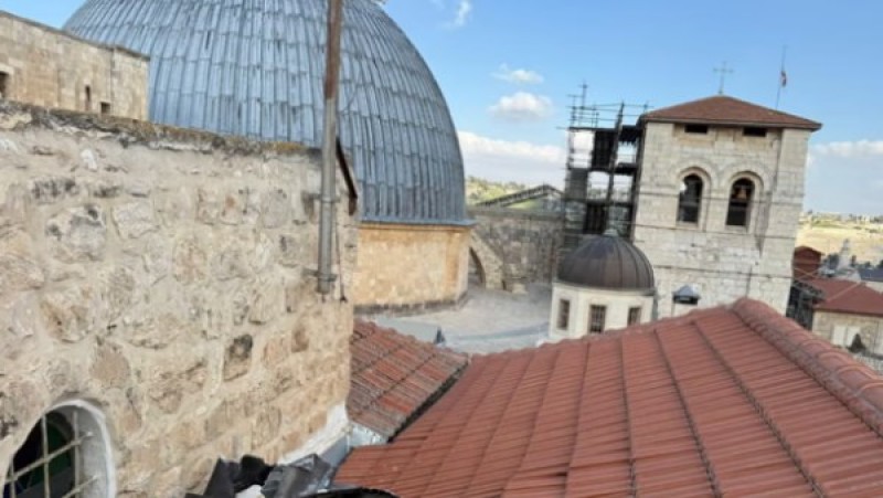 القدس تحت الخطر.. شظايا صواريخ تسقط قرب الأقصى وكنيسة القيامة