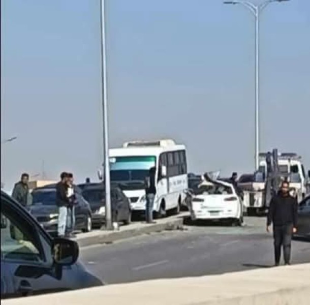 تصادم سيارتين ملاكي أعلى كوبري لاميرادا بالتجمع الخامس