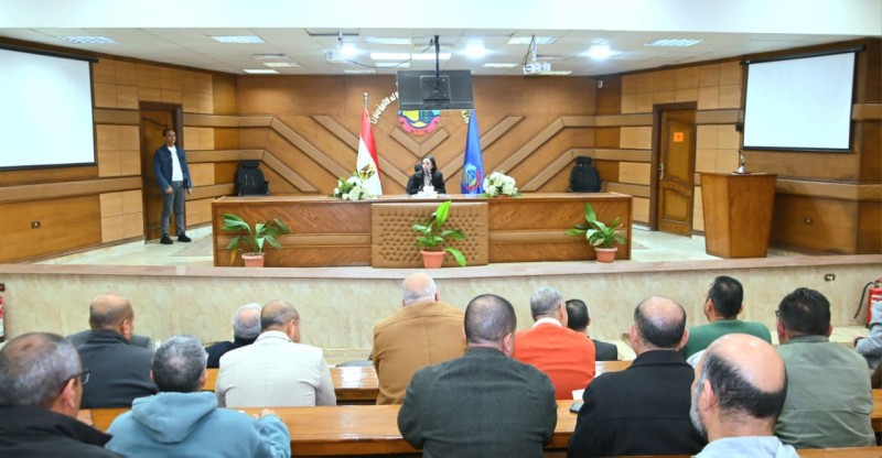 محافظ البحيرة تطلق خطة شاملة لتعزيز منظومة النظافة: حصر للمعدات ومراجعة الإيرادات