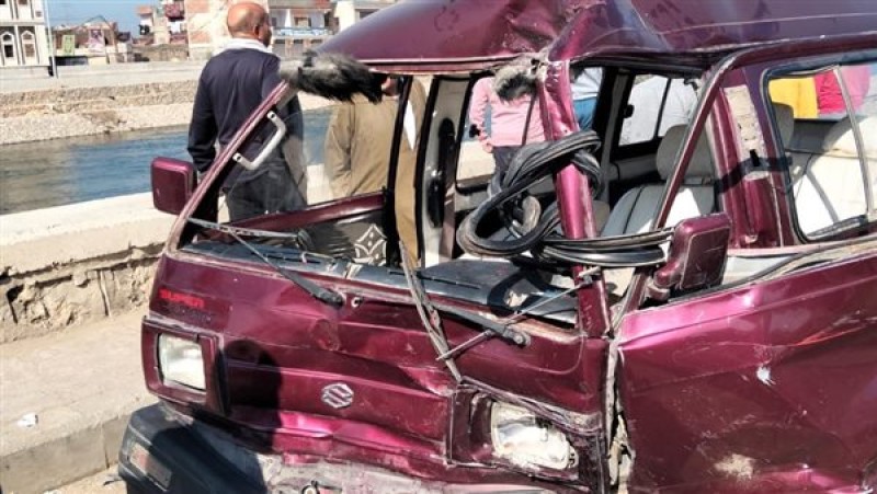 حادث مروع على محور المحمودية: 11 مصابًا في تصادم سيارتين