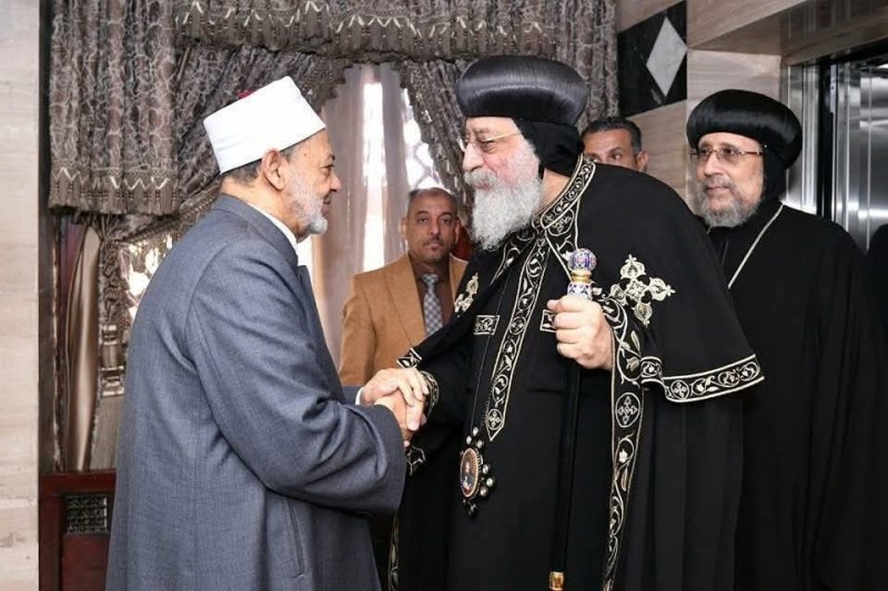 فضيلة الإمام الأكبر شيخ الأزهر يتلقى اتصالًا هاتفيًا من قداسة البابا تواضروس للتهنئة بعيد الفطر المبارك