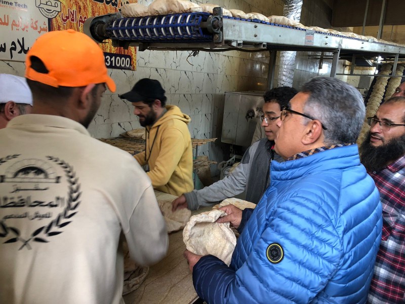 محافظ الدقهلية يتفقد مخبز المحافظة لمتابعة جودة الخبز والالتزام بالأوزان وانتظام الصرف