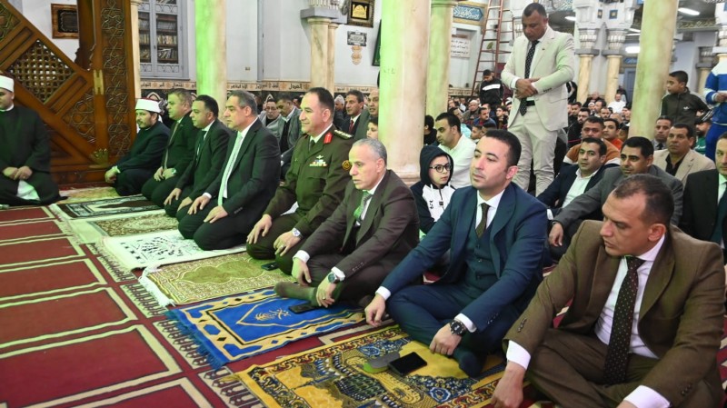 وسط أجواء مبهجة .. قيادات البحيرة يؤدون صلاه عيد الفطر بمسجد التوبة بدمنهور