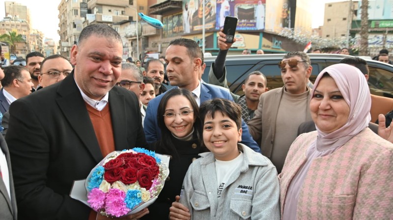 جاكلين عازر تحتفل بعيد الفطر: توزع الهدايا وتهنئ المواطنين وسط أجواء من الفرحة