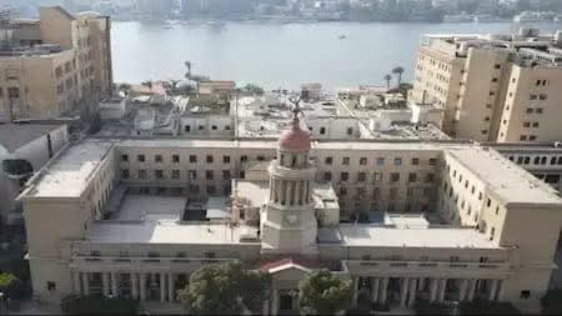 رئيس جامعة القاهرة يستعرض تقريرا عن أداء مستشفيات جامعة القاهرة فى أول أيام عيد الفطر